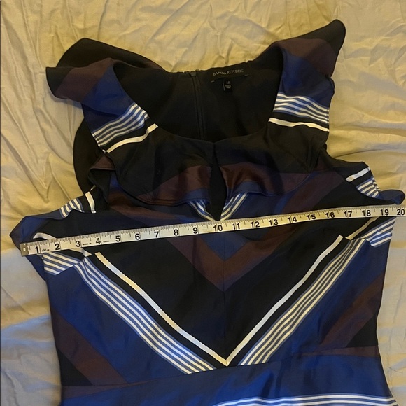 100% Silk Banana Republic Navy, Black, Brown, and White Sleeveless Dress - Picture 7 of 16